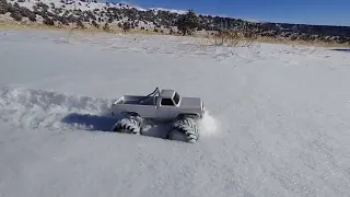 1and1/2lb 1/24 fms rc truck digging through deep snow