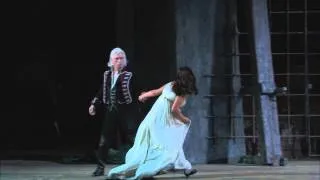 Il Trovatore: "Vivrà! contende il giubilo" (Netrebko, Hvorostovsky)