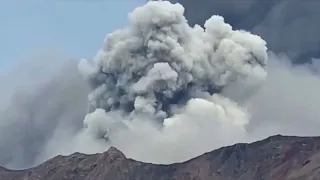 A huge column of ash covers Kyushu! Sakurajima volcano eruption in Japan