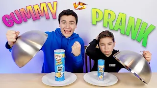 GUMMY FOOD VS PRANK FOOD CHALLENGE - Bonbons ou Prank ?