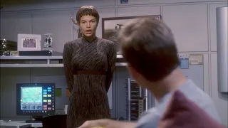 T'pol ask Archer to come catch a criminal