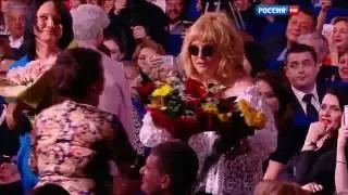Алла Пугачёва на праздничном шоу Валентина Юдашкина (8 марта 2016 года)
