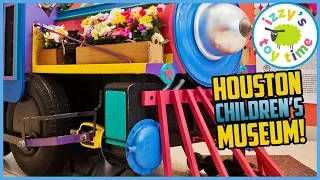 Izzy's Toy Time Learns at the HOUSTON CHILDREN'S MUSEUM! Fun Family Play Place Trip!