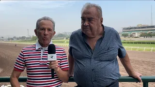 🔵Fernando Valdizan conversa en el hipódromo de Monterrico con Juan Suárez.