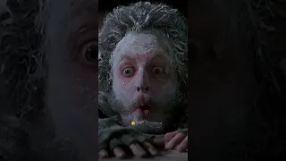 A Kid VS Two Idiots Scene! 😄🏠 Home Alone 2: Lost in New York's Hilarious Moment