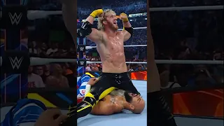 Logan Paul tributes Hulk Hogan with the “Hogan Paul”!