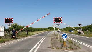 (4K) Rare Crossing, Heritage Railway at Wallingford Level Crossing, Oxfordshire