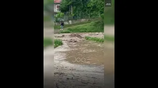 Situatë alarmante në Korçë, del nga shtrati lumi në fshatin Kuç i Zi