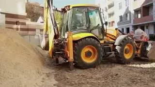 Экскаватор-погрузчик JCB 4СХ настолько классная техника, что ею может управлять даже хипстер