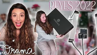 ABRIENDO REGALOS de REYES 2022 en una LOCURA de FAMILIA + rebajas | ¿Una caja de Versace? 😱| ByLu