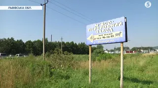 Жахливий сморід, ріки "крові":  м’ясокомбінат "затопив" поля з урожаєм на Львівщині. Подробиці