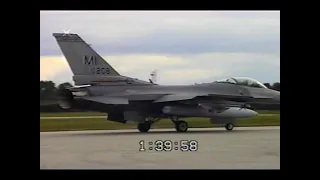 INCREDIBLE AIRSHOW DEPARTURE!! - USAF F-16C VIPERS POUND LONDON, CANADA! - AIRSHOW LONDON 2004