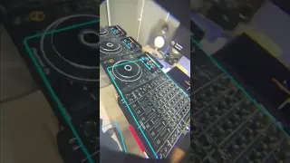 DJing in virtual reality is mad 😲 #dj #virtualreality #edm #vr #metaverse #shorts #pioneerdj