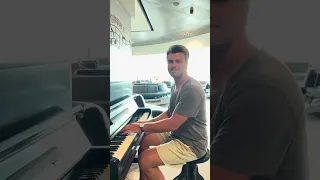 spontaneous piano playing at the airport