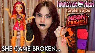 She's BROKEN? Monster High G3 Skulltimate Secrets Neon Frights Toralei Stripe Doll Review & Unboxing