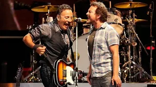 Bruce Springsteen w Eddie Vedder - Highway To Hell - live @ Brisbane Ent.  Centre 2014