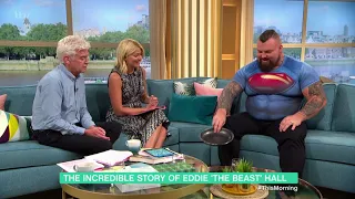 Eddie Hall folds a frying pan - 6th June 2018