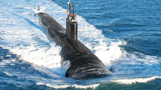 US Gigantic Nuclear Submarine Patrolling Sea at Maximum Speed