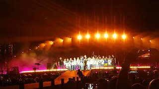 Coldplay Berlin 10.7.2022 Olympiastadion Ukrain children choir Chris Martin Something just like this