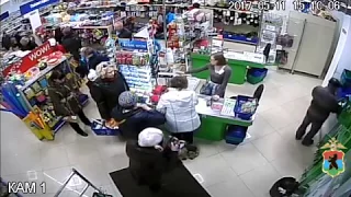 Две Женщины взговоре украли из магазина