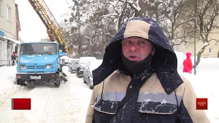 У Львові комунальники почали збивати бурульки та сніг з будинків | Новини Львова