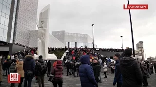 В Екатеринбурге люди скачут на митинге Навального