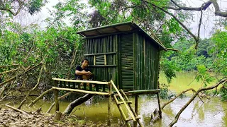 Camping hujan deras || Di terjang banjir saat Membangun rumah di pinggir sungai besar