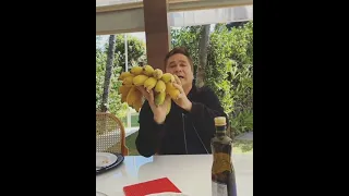 Leonardo vendendo bananas. kkkkkkkkkk(4)