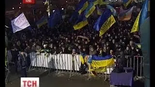 Вечір на Євромайдані проходить без ексцесів