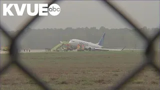 Plane goes into grass at Houston airport