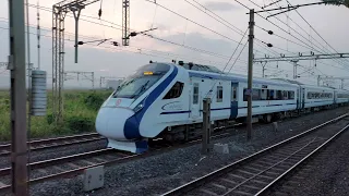 [4K] Cracking Track sounds! Vande Bharat Overtakes Mumbai Local!!