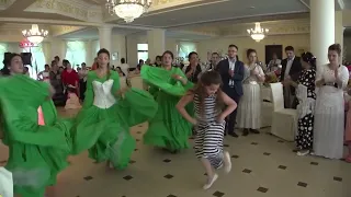 Gypsy children are dancing Poland.Цыганские дети.(Польша).