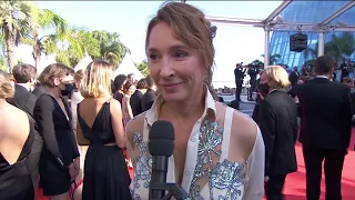 Emmanuelle Bercot sur le Tapis Rouge pour son long métrage "De son vivant" - Cannes 2021