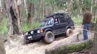 Land Rover  D2 TD5 Working his way up  the ruts