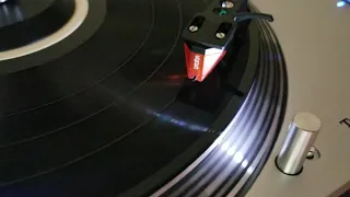 Technics SL-1200GR and Ortofon Bronze playing some Jazz