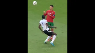 Ronaldo 200IQ Passes 🤯 #shorts #football #viral #shortsfeed #cr7