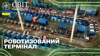 Працює понад 50 роботів у автоматизованому терміналі служби доставки!