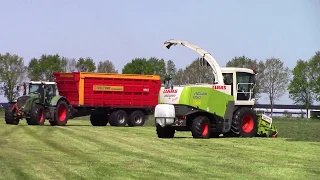 Grashakselen 1e snede bij melkveebedrijf Meier uit Bruchterveld.