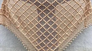 How to crochet a very elegant triangle shawl with a perfect design for a distinctive look