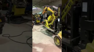 Fanuc M900iA/350 under power at R.A.B INDUSTRIES