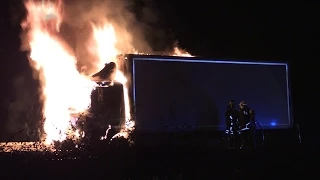 [AUSGEDEHNTER LKW-BRAND] - Führerhaus im Vollbrand - Feuer greift auf Ladefläche über - A59 -