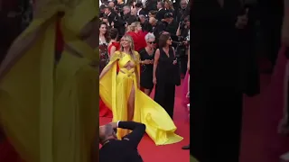 Heidi Klum shows underboob in high-slit yellow gown at 2023 Cannes Film Festival | Page Six #shorts