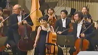 18-yr old Han-Na Chang plays Penderecki Concerto Grosso (3 celli) World Premiere (2001)