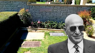 Grave of KOJAK Telly Savalas |  BOB'S BIG BOY