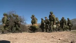 Crimea military town splits as Russia moves in