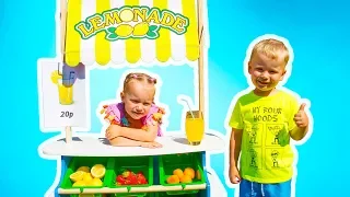 Gaby and Alex Pretend Play with Lemonade Stand