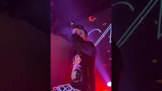 CNCO: Chris cantando "Hey dj" en Dallas, TX