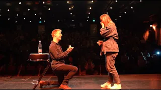 Conrad proposes to his girlfriend at Aarhus comedy show!