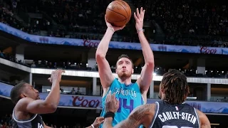 Frank Kaminsky's 23 Points Leads the Hornets to a Road Victory | 02.25.17