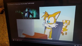 Tails reacts to what does the fox say